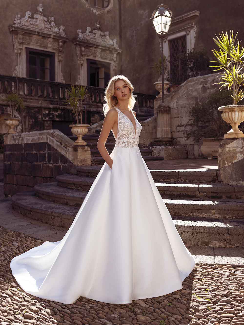 Geduld Makkelijk te lezen Diakritisch Roux - Modeca trouwjurk - Covers Bridal Couture - De mooiste collectie  trouwjurken
